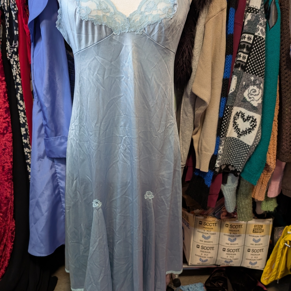 *Sold* Vintage Blue Lace Trim Nightgown - Picture 2 of 5